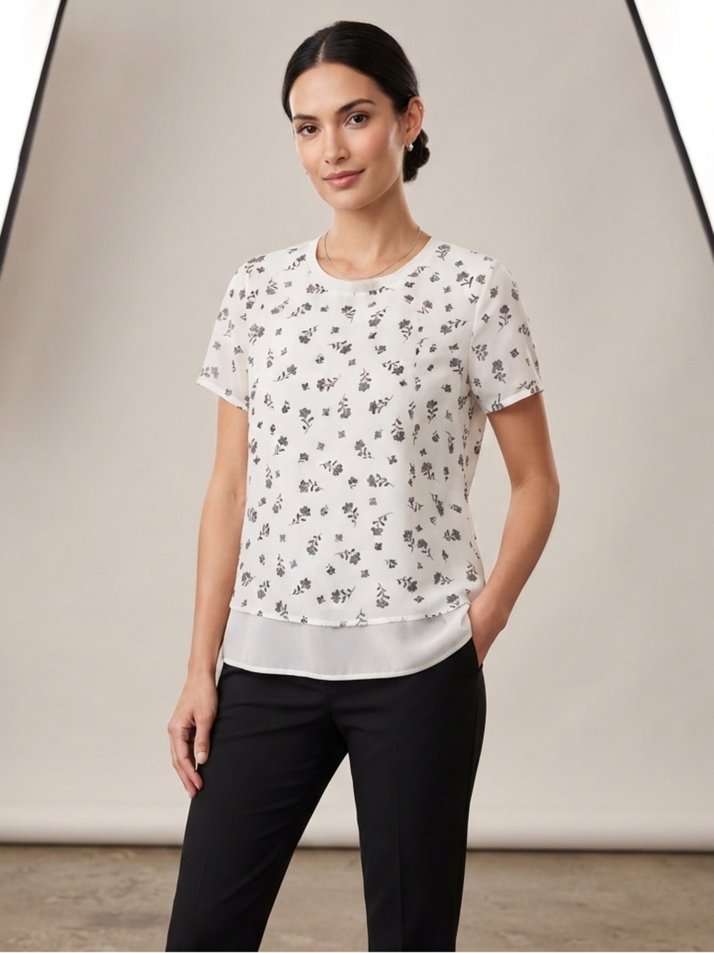 Women’s White Floral Print Short-Sleeve Blouse